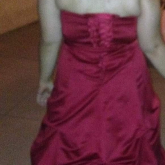 Red prom/bridesmaid dress - Picture 3 of 3